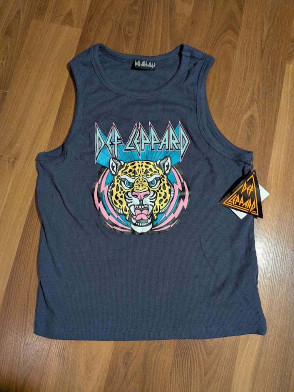 Def Leppard Crop Tank Leopard Graphic Band Tee NWT